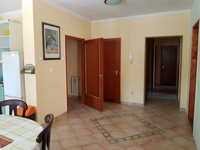 Eladó téglalakás, Szegeden 99 M Ft, 4 szobás