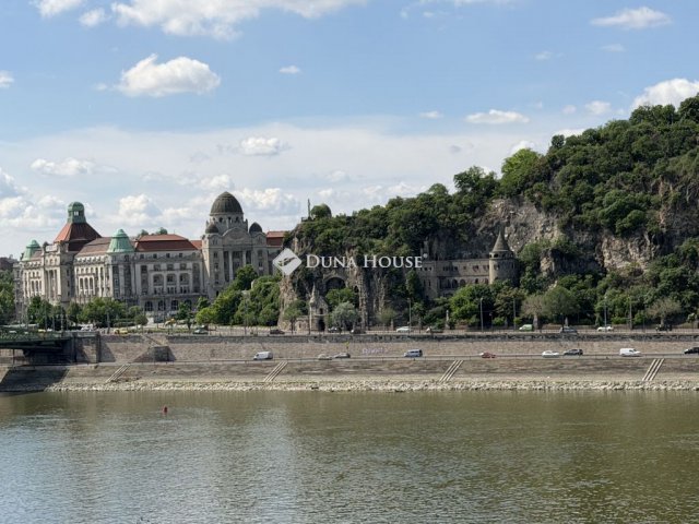 Eladó téglalakás, Budapesten, V. kerületben 125 M Ft, 2 szobás