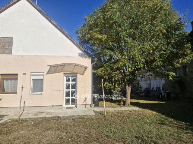 Eladó téglalakás, Tolnán 19.5 M Ft, 1 szobás