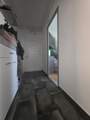 Eladó panellakás, Pápán 40.9 M Ft, 1+3 szobás