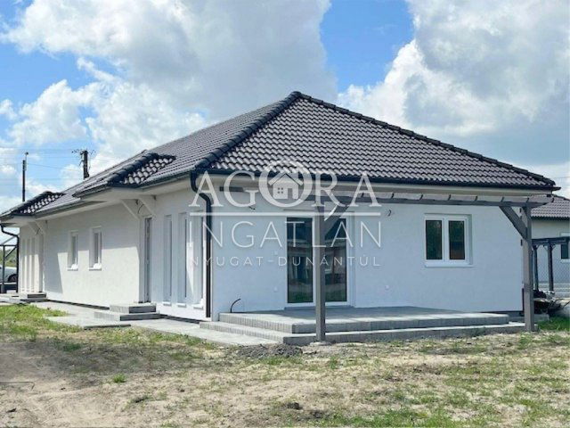 Eladó családi ház, Balatonkeresztúron 69.9 M Ft, 3 szobás