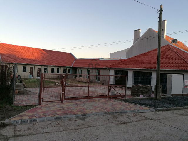 Eladó téglalakás, Pécsett 82 M Ft, 3 szobás