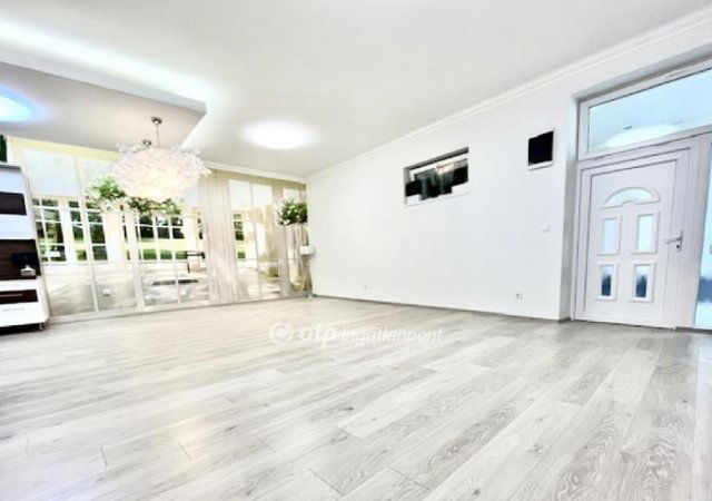 Eladó téglalakás, Budapesten, XX. kerületben 54.9 M Ft