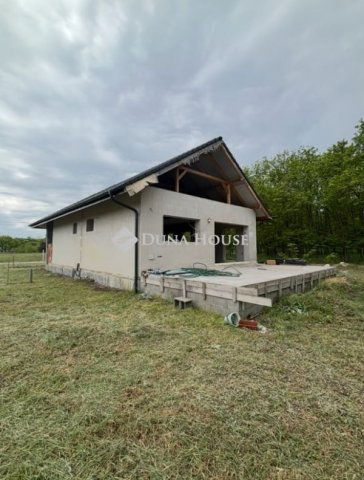 Eladó családi ház, Csemőn 34.9 M Ft, 3 szobás