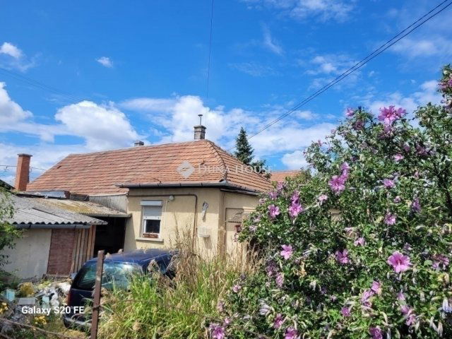 Eladó családi ház, Vecsésen 57.9 M Ft, 2 szobás