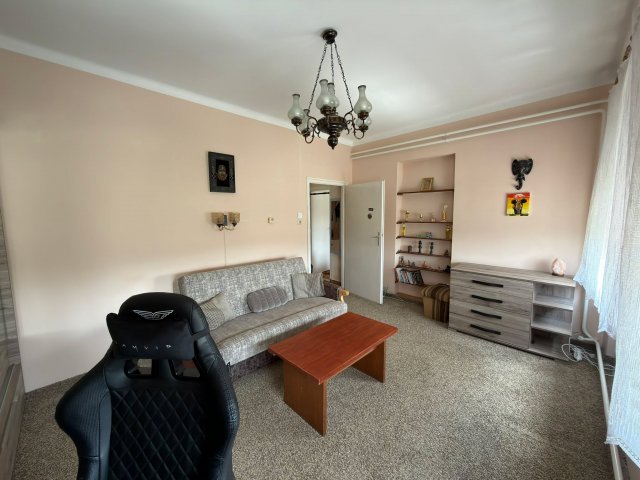 Eladó téglalakás, Komlón, Petőfi téren 25.99 M Ft, 2 szobás