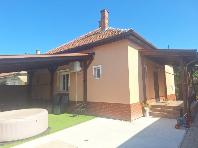 Eladó családi ház, Hódmezővásárhelyen, Jókai utcában 67 M Ft