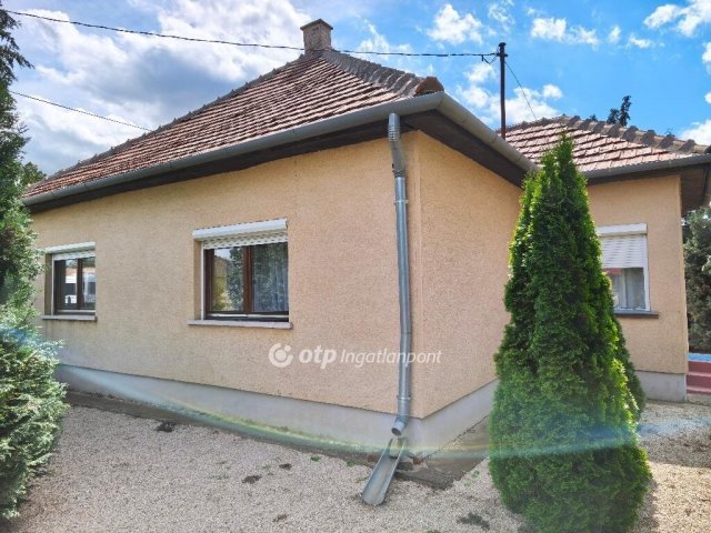 Eladó családi ház, Besnyőn 55 M Ft, 2+1 szobás