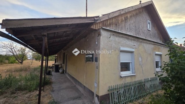 Eladó családi ház, Újszászon 15.2 M Ft, 3 szobás