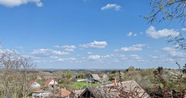 Eladó családi ház, Kulcson 43.8 M Ft, 2+1 szobás