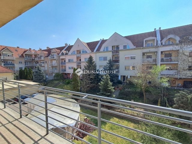 Eladó téglalakás, Debrecenben 87 M Ft, 3 szobás