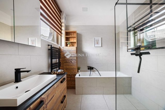 Eladó téglalakás, Budapesten, II. kerületben 184 M Ft, 3 szobás