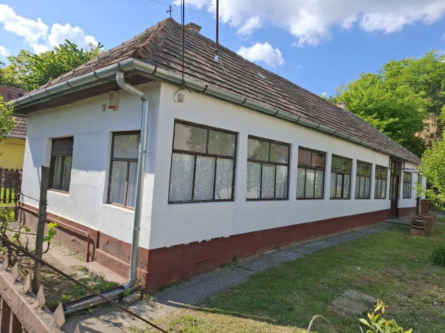 Eladó családi ház, Úrin, Szentistváni úton 24.9 M Ft, 4 szobás