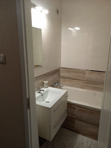 Kiadó panellakás, albérlet, III. kerületben, Hadrianus utcában