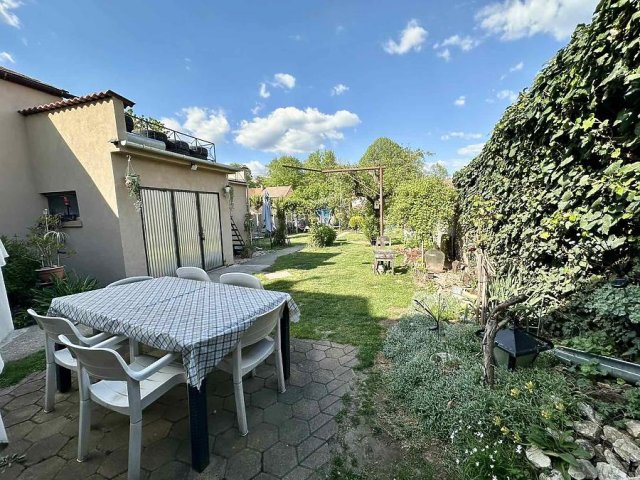 Eladó ikerház, Vácon 125 M Ft, 3+5 szobás / költözzbe.hu