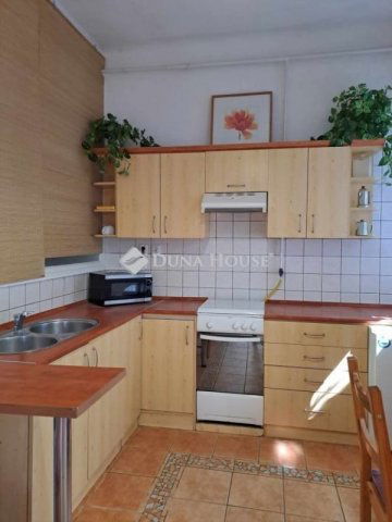 Kiadó téglalakás, albérlet, Pécsett 160 E Ft / hó, 2 szobás