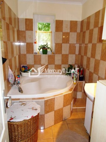 Eladó családi ház, Balatonfűzfőn 128 M Ft, 6 szobás