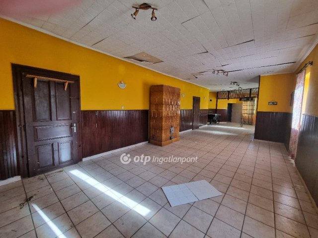Eladó családi ház, Egyházaskeszőn 14 M Ft, 4+2 szobás