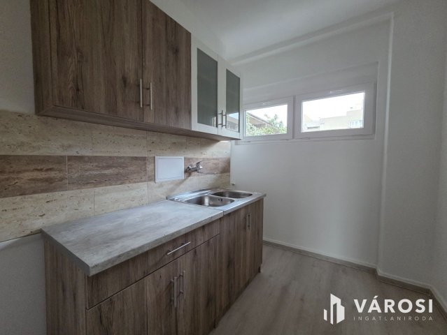 Eladó panellakás, Salgótarjánban 16.8 M Ft, 1 szobás