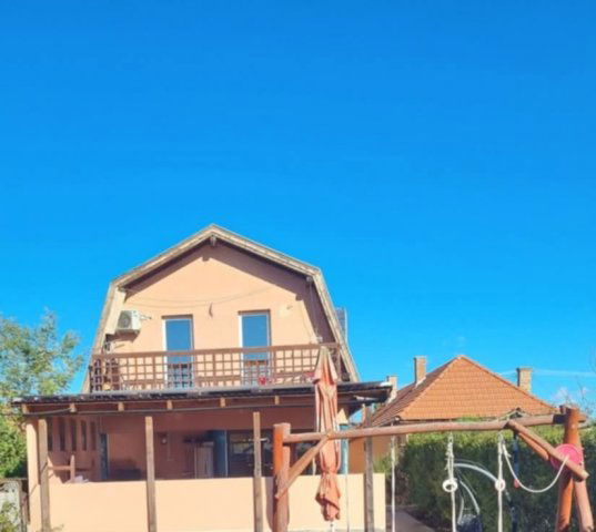 Eladó családi ház, Kakucson 109 M Ft, 8 szobás