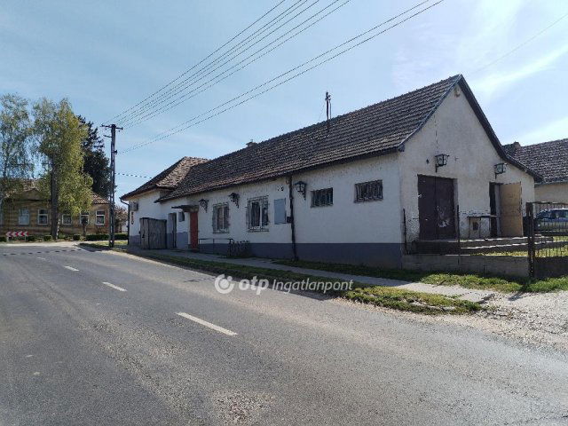 Eladó üzlethelyiség, Mezőkomáromban 19.3 M Ft
