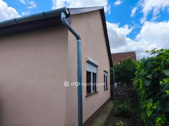 Eladó családi ház, Füzesgyarmaton 37.9 M Ft, 2 szobás
