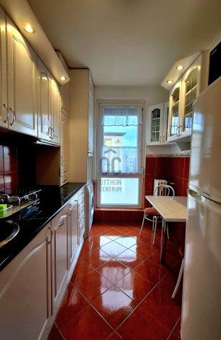 Eladó panellakás, Pécsett 49.5 M Ft, 2 szobás