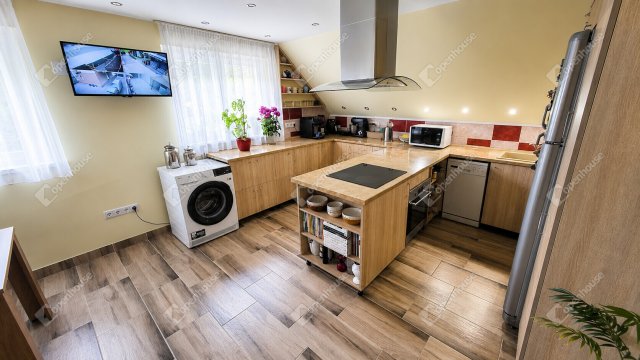 Eladó családi ház, Miskolcon 109 M Ft, 5 szobás