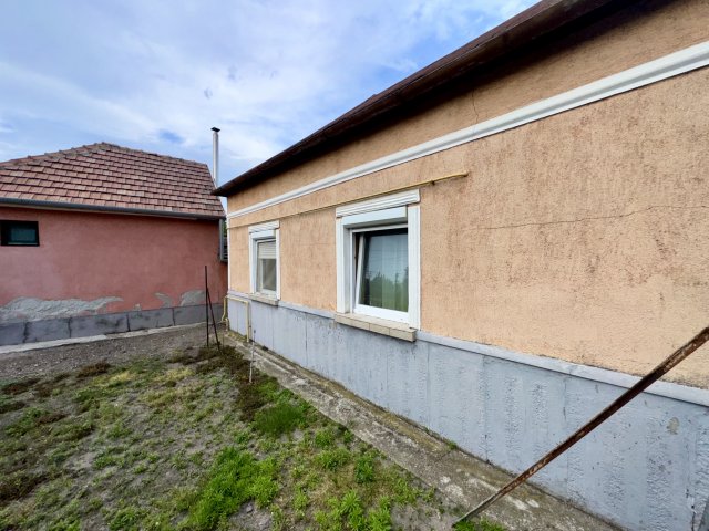 Eladó családi ház, Székesfehérvárott 39.9 M Ft, 3 szobás