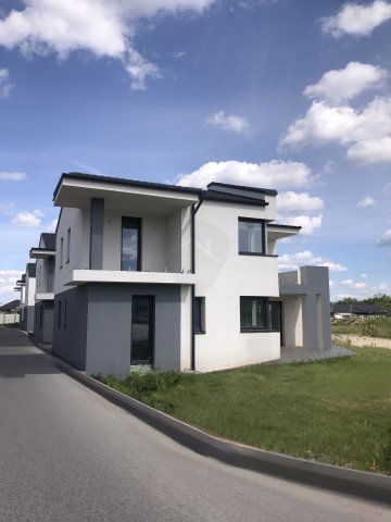 Eladó téglalakás, Velencén 198 M Ft, 5 szobás