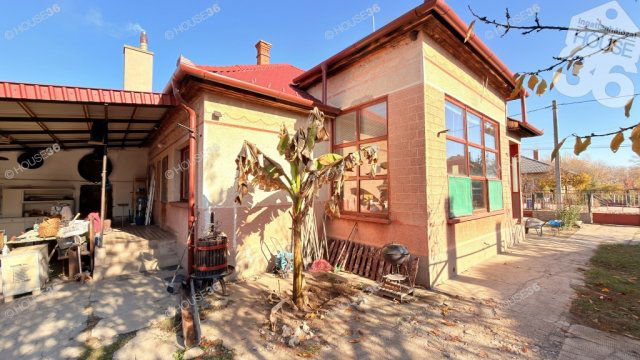 Eladó családi ház, Szentkirályon 59.9 M Ft, 5 szobás