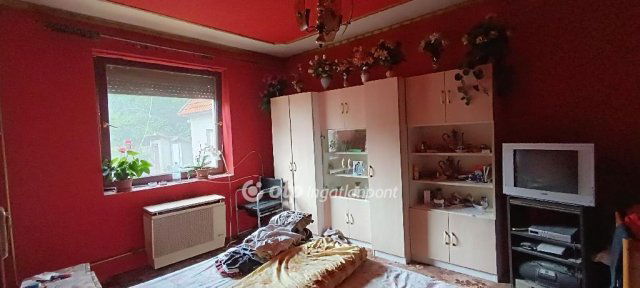 Eladó családi ház, Bakson 18.5 M Ft, 3 szobás