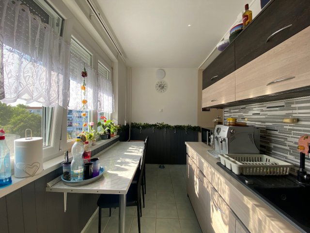 Eladó panellakás, Pécsett, Eszék utcában 39.9 M Ft, 2 szobás