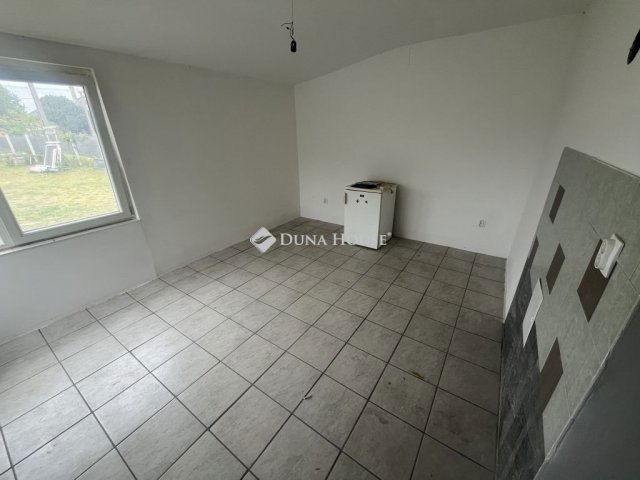 Eladó családi ház, Pilisen 25 M Ft, 2 szobás