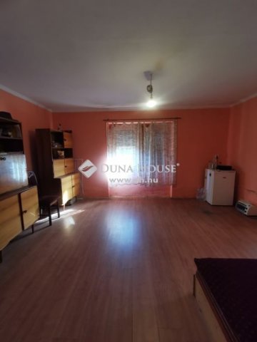 Eladó családi ház, Cegléden 23.5 M Ft, 2 szobás