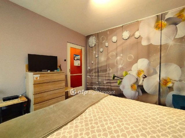 Eladó panellakás, Székesfehérvárott 54.99 M Ft, 2 szobás