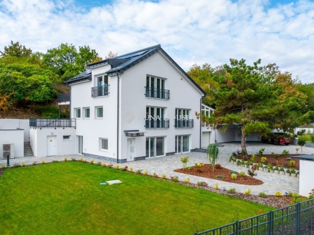 Eladó családi ház, Budaörsön 425 M Ft, 6 szobás
