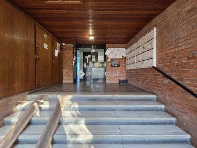 Eladó panellakás, Veszprémben 54.9 M Ft, 3 szobás