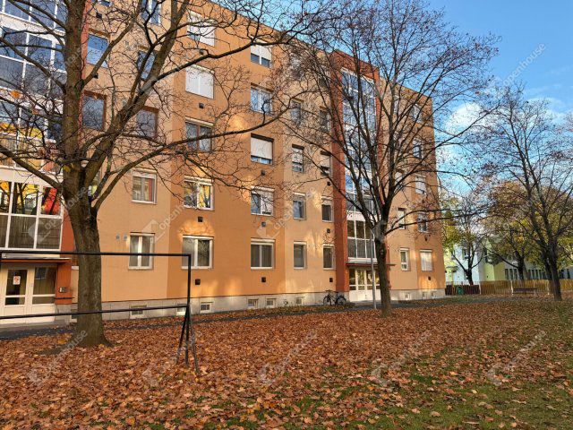 Eladó téglalakás, Szombathelyen 35.5 M Ft, 2 szobás