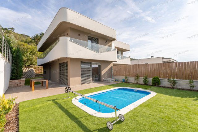 Eladó ikerház, Budapesten, III. kerületben 379 M Ft, 5 szobás