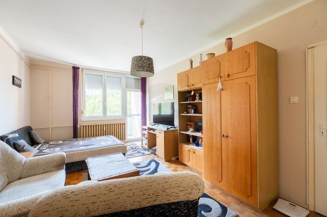 Eladó panellakás, Oroszlányban 31.9 M Ft, 2 szobás