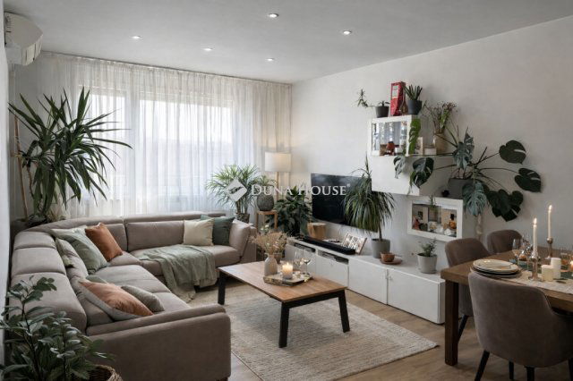 Eladó panellakás, Szegeden 62.9 M Ft, 3 szobás