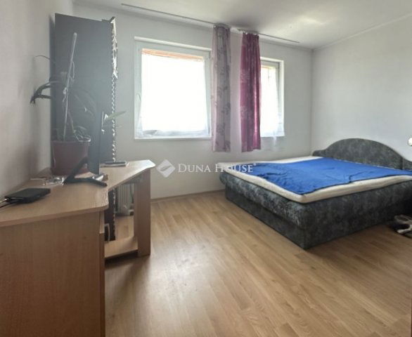 Eladó családi ház, Kesztölcön 129.9 M Ft, 7 szobás