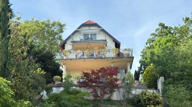 Eladó családi ház, Balatonalmádiban 199 M Ft, 9 szobás