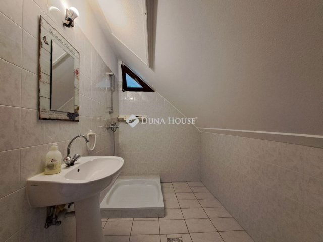 Eladó családi ház, Baján 69 M Ft, 5 szobás