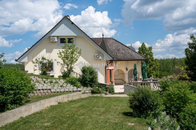 Eladó családi ház, Kisapostagon 149 M Ft, 4+2 szobás