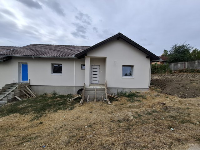 Eladó téglalakás, Mendén, Rét utcában 89.9 M Ft, 3 szobás
