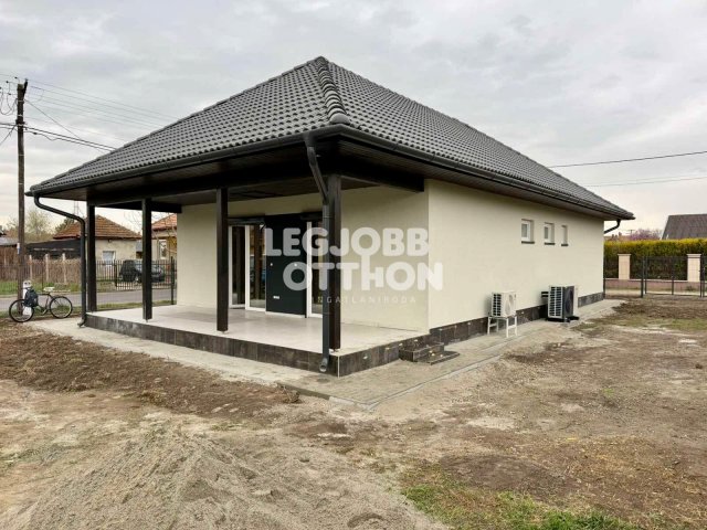 Eladó családi ház, Törtelen 67 M Ft, 4 szobás