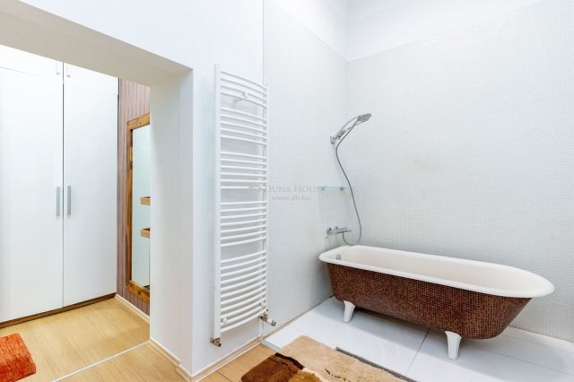 Kiadó téglalakás, albérlet, Budapesten, I. kerületben, 3 szobás
