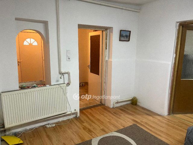 Eladó családi ház, Szentesen 26.9 M Ft, 3 szobás